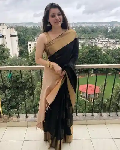 Esha Khan
